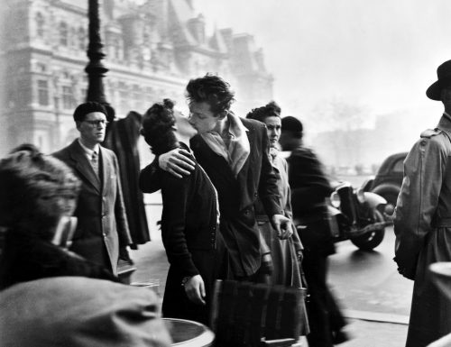 Jacques Prévert: “Baciami”. Con una fotografia di Robert Doisneau
