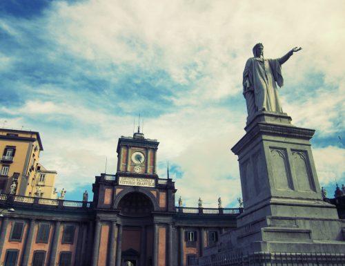 Tesori di Napoli: Il monumento a Dante in piazza Dante