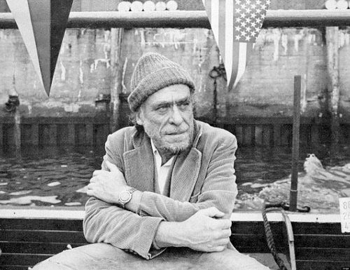 “Non ho smesso di pensarti”: una poesia di Charles Bukowski