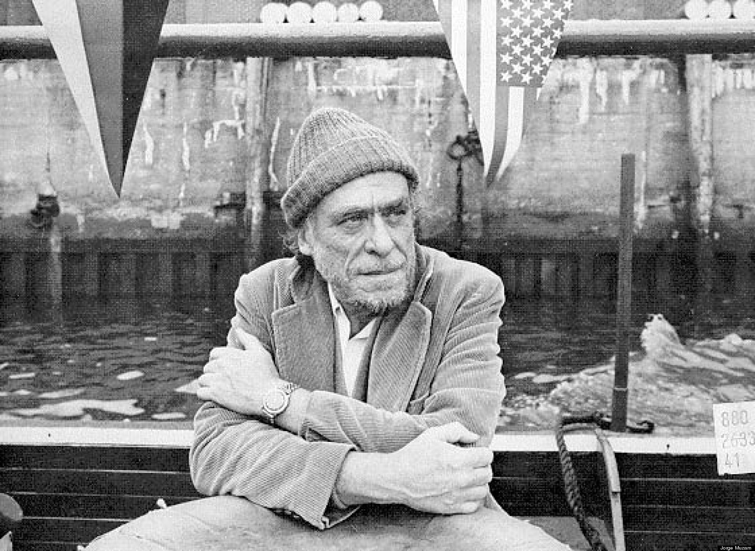 Non ho smesso di pensarti: una poesia di Charles Bukowski
