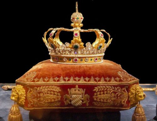 I fasti di una volta: le Corone delle Monarchie decadute